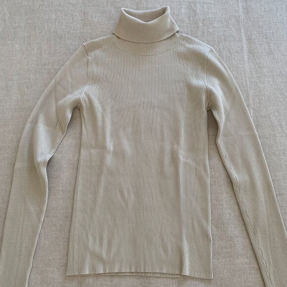 Babaton Ribbed Turtleneck — Matte Pearl (Size L) - Picture 2 of 6